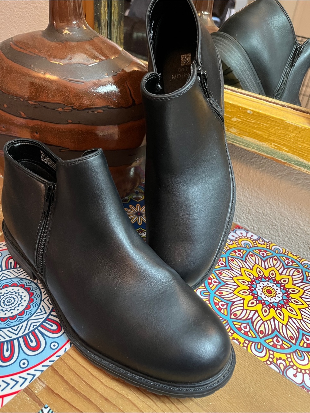 NEW White  Mountain Black Leather Ankle Booties women’s Sz US8